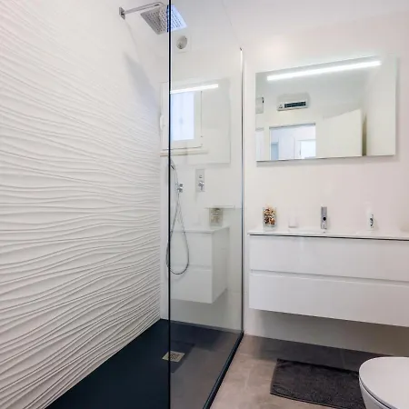 Luxury 3 Bedroom Apartment, Апартаменты *