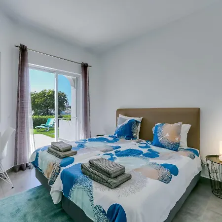 Luxury 3 Bedroom Apartment, Апартаменты *