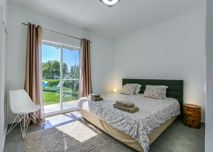 Διαμέρισμα Luxury 3 Bedroom Apartment, Αλμπουφέιρα