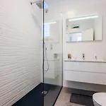Luxury 3 Bedroom Apartment, דירה *