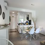 Luxury 3 Bedroom Apartment, דירה אלבופיירה