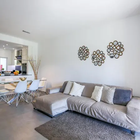 Luxury 3 Bedroom Apartment, *